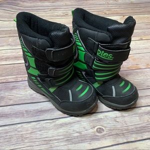 Totes snow boots Sz 11 toddler black green